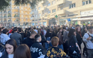 Cosenza, esplode la protesta: da piazza Europa centinaia di studenti in corteo contro il caro vita 55 Studenti Cosenza protesta_05