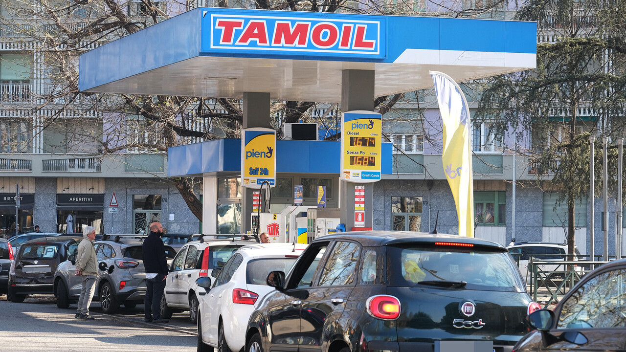 Prezzi carburanti: dopo Eni, IP e Q8 anche la Tamoil applica il Price Cap su benzina e diesel 52 Tamoil carburanti