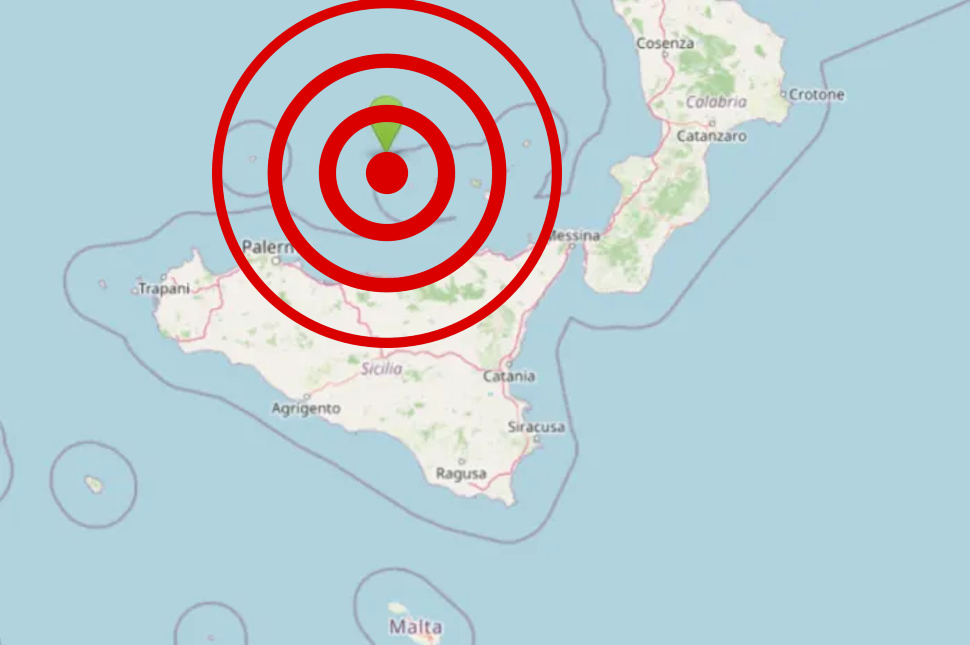 Forte scossa di terremoto di magnitudo 5.0 nel mar Tirreno avvertito anche a Cosenza e Rende. Epicentro nelle isole Eolie 52 Scossa di Terremoto Eolie