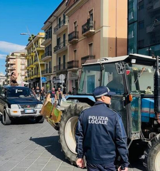 Trattori Cosenza protesta carovita