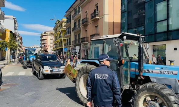 Trattori Cosenza protesta carovita