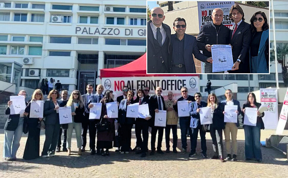 Tribunale di Cosenza front office protesta gazebo