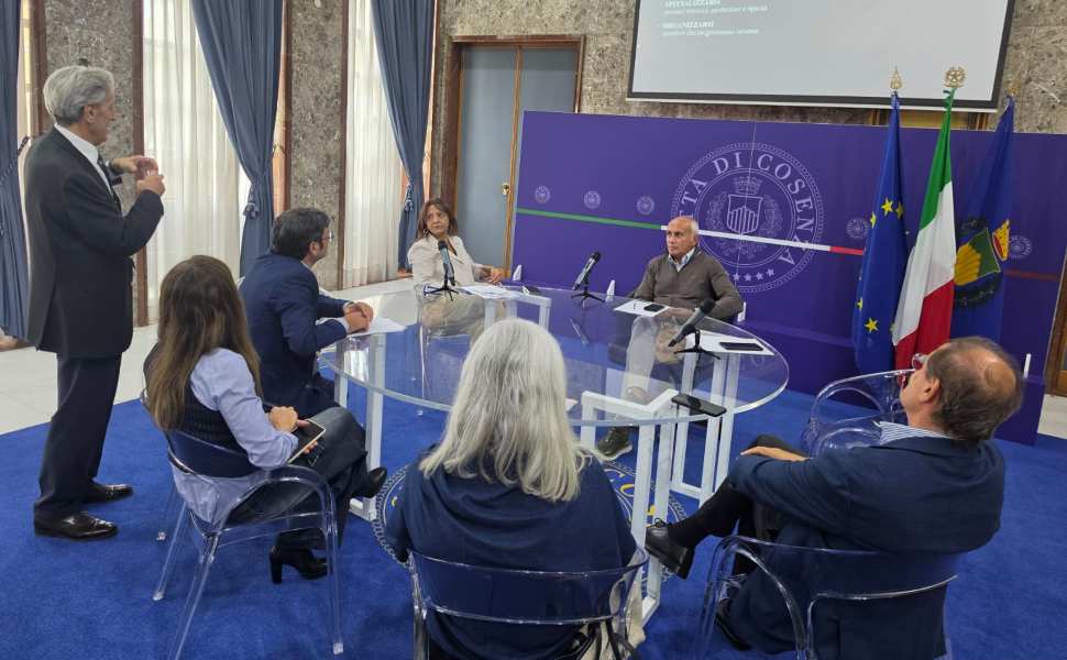 Cosenza, entra nel vivo il progetto “Adotta una Via”: in Comune confronto con operatori e associazioni 52 adotta una via 2 Cosenza