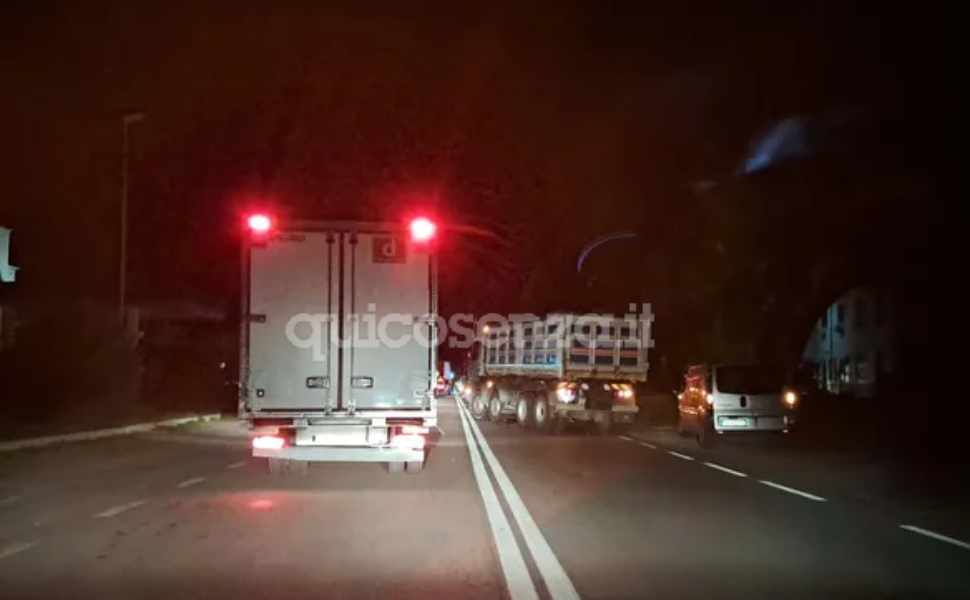 Autotrasportatori, presìdi in corso da Campotenese a San Lucido: traffico rallentato sulla Statale 18 55 autotrasportatori - presidio fuscaldo 01