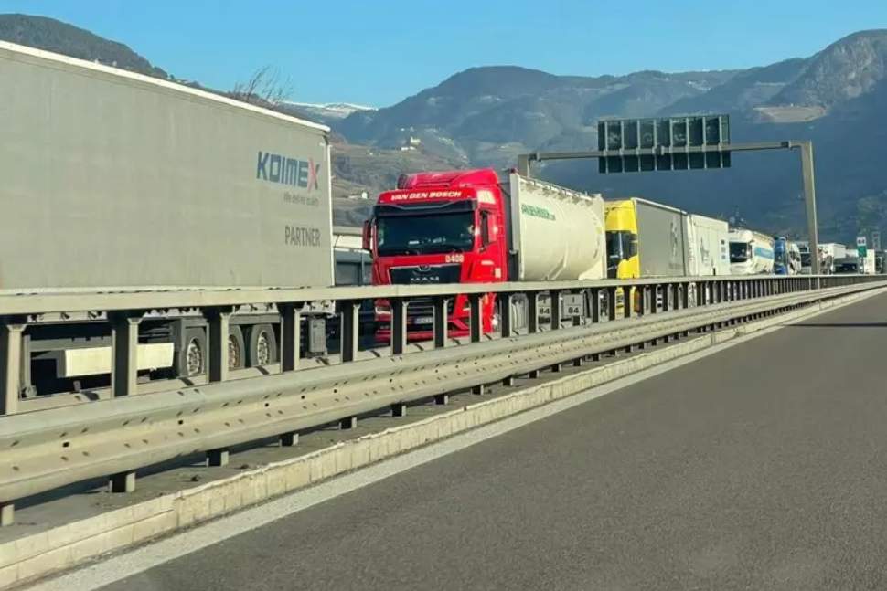 Gli autotrasportatori anticipano la protesta, sit-in in Cittadella per lunedì: «Nessun riscontro alle nostre richieste» 52 autotrasportatori protesta