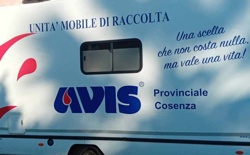Cosenza: l'Avis provinciale promuove in Piazza XV Marzo una raccolta straordinaria di sangue 51 avis provinciale cosenza autoemoteca
