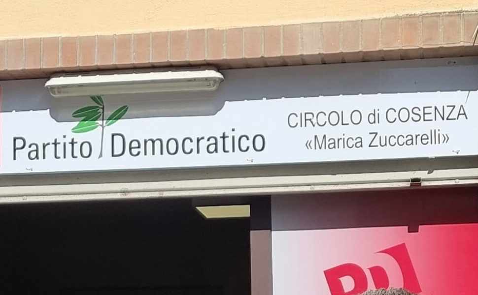 Natale e rientri in Calabria: biglietti alle stelle e stop alla Santomarco. La proposta di un fondo regionale 51 biglietti treni natale - circolo Pd Cosenza