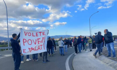 Protesta sul caro carburanti in Calabria si allarga ai pescatori