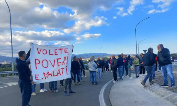 Protesta sul caro carburanti in Calabria si allarga ai pescatori