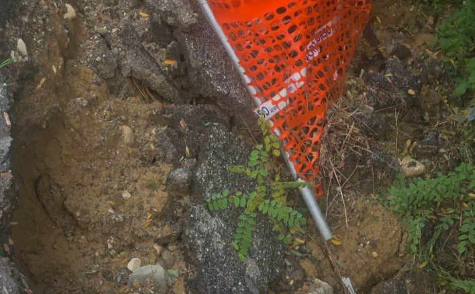 Cosenza, contrada Guarassano isolata da oltre 7 mesi dopo una frana: «nessuna risposta dalle istituzioni» 54 cedimento strada guarassano cosenza 02