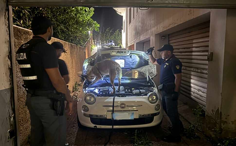 Oltre 1 chilo di cocaina nascosto nell’auto: la droga scovata dietro il fanale 189 cocaina chilo villa 500
