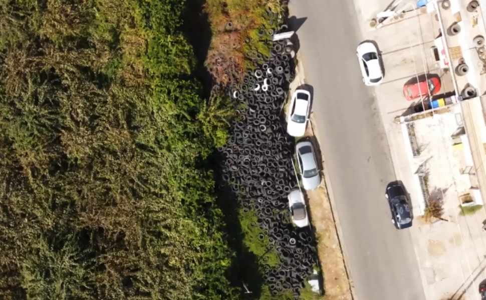 Una distesa di pneumatici e rifiuti a ridosso dei binari ferroviari, denunciato il titolare di una ditta 190 discarica pneumatici finanza 04
