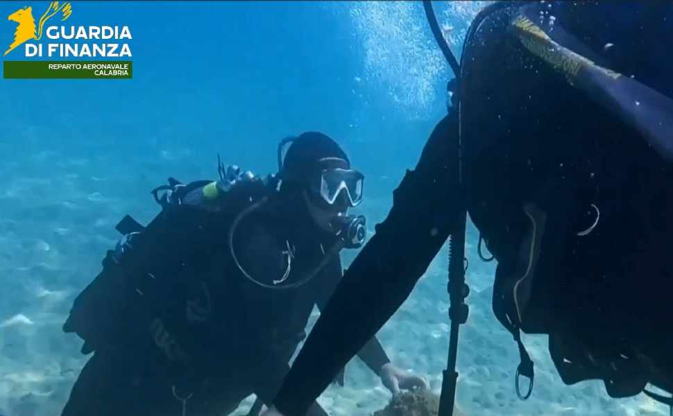 Immersioni, blitz nei diving center: 60 bombole sequestrate e multe per oltre 110mila euro 52 diving center guardia finanza 03