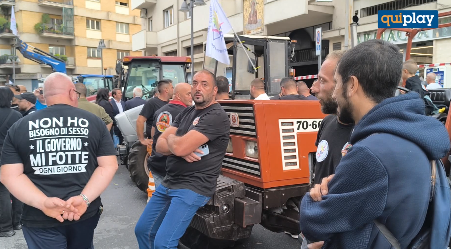 Cosenza: agricoltori e USB in piazza Europa contro il caro gasolio