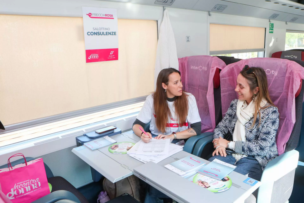 La stazione di Cosenza si tinge di rosa. Domani il FrecciaRosa 2026: mammografie, screening gratuiti e vaccini HPV 52 frecciaRosa 2026 truck Cosenza