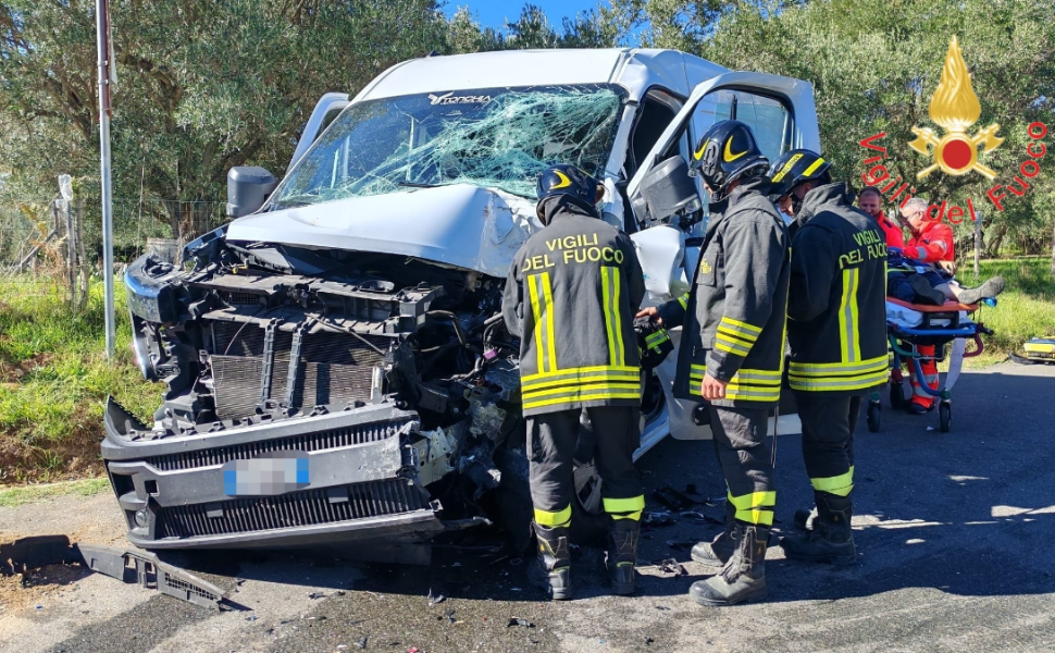 incidente SP 120 autobus FdC e Furgone 01