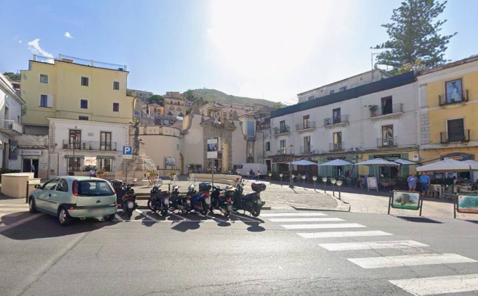 Sciopero generale del 30 ottobre, a Paola indetta un'assemblea cittadina in piazza 99 paola piazza IV Novembre - sciopero 30 ottobre