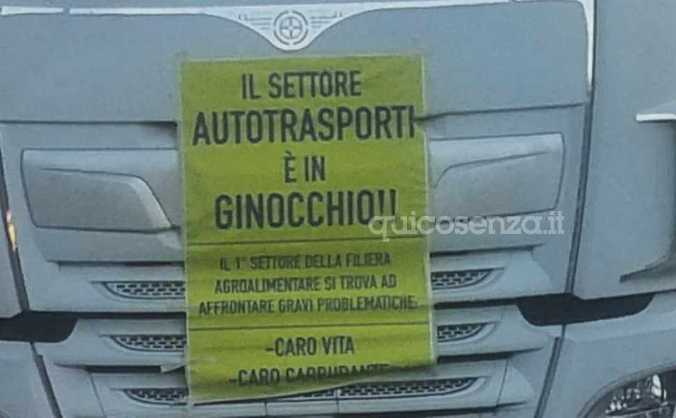 Caro carburante, scatta la protesta: chiuso lo svincolo di Falerna, mezzi fermi a Rende 54 presidi a Rende autotrasporto 01
