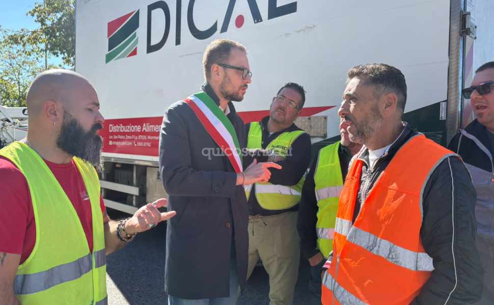 Il presidio di agricoltori e autotrasportatori a Campotenese «siamo in ginocchio» 52 presidio campotenese sindaco Pappaterra