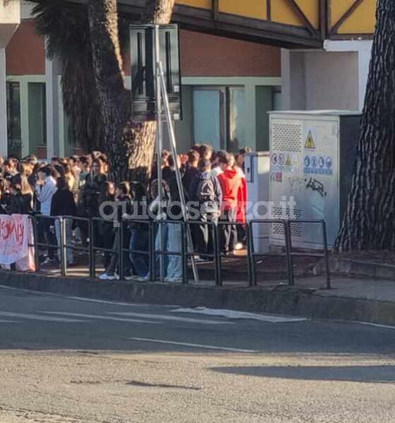 protesta scuola studenti rende cosenza