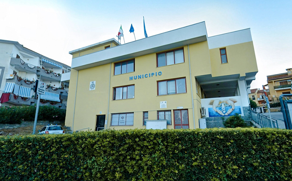 San Nicola Arcella, il Tar impone di pagare il debito idrico da 560mila euro. Madeo rassicura: "Le risorse ci sono" 89 san-nicola-arcella-municipio-comune