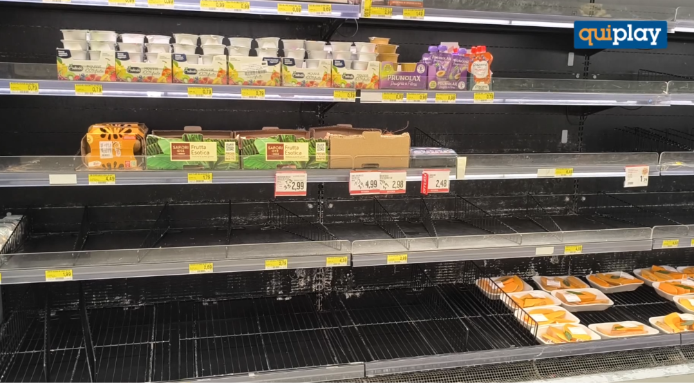 Cosenza: dopo 4 giorni di blocchi, i primi disagi nei supermercati. Frutta e verdura scarseggiano 53 Cosenza: dopo quattro giorni di blocchi, i primi disagi. Frutta e verdura scarseggiano