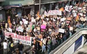 Sciopero generale, Cosenza in piazza contro il caro vita: «le persone hanno diritto a vivere con dignità» 52 sciopero generale corteo cosenza 30 ottobre piazza 02