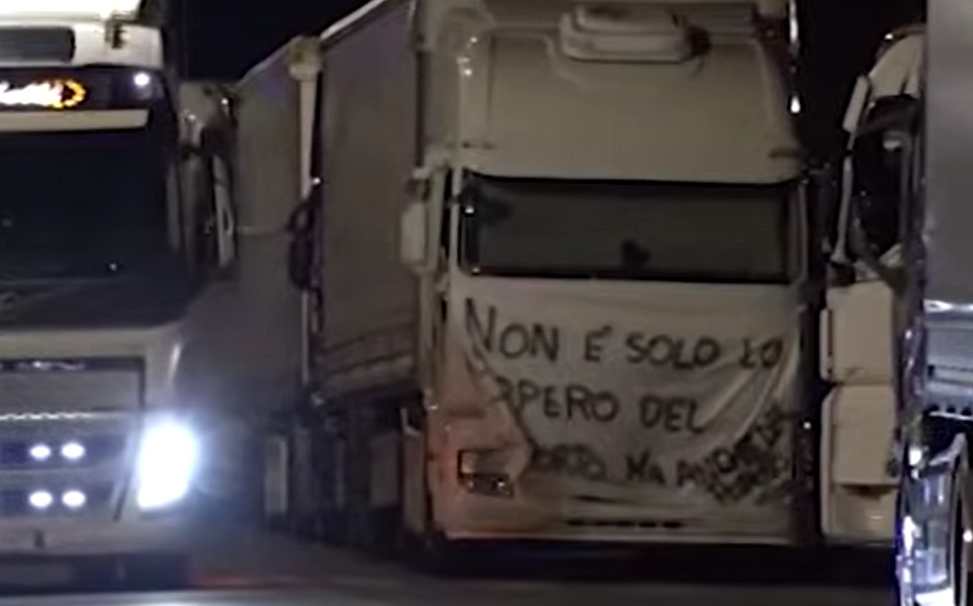 scontri al nord - la protesta al sud