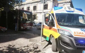 Cosenza, paura sulla Circolare Verde: anziano colto da malore, scattano i soccorsi 56 soccorso anziano cosenza autobus croce verde lattarico 01 (2)