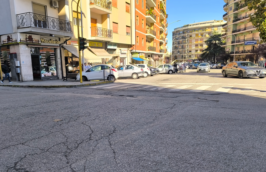 Cosenza: strade dissestate e buche. Che fine ha fatto la riqualificazione di 33 km di rete stradale